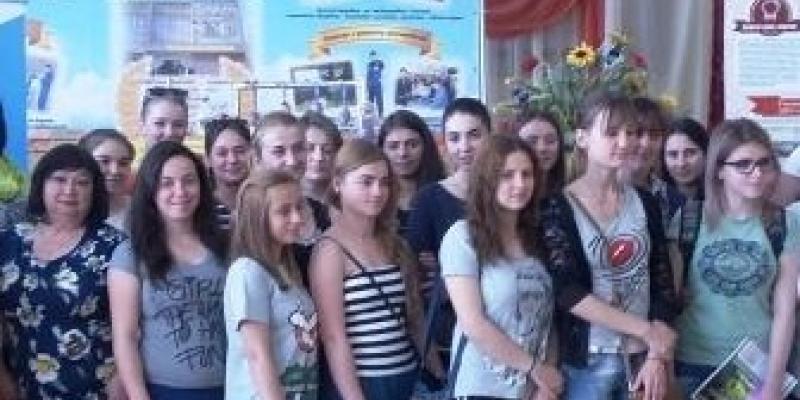 Днями, в рамках проведення 1 етапу конкурсу технічної творчості профорієнтаційного вернісажу «Робітнича професія - крок до мети», фахівці Мукачівського районного центру зайнятості провели презентацію навчального закладу для випускників загальноосвітніх шкіл району на базі Мукачівського центру професійної технічної освіти.