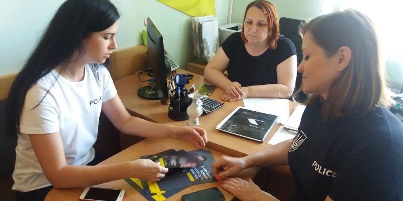 Заступник директора-начальник відділу надання соціальних послуг Свалявської районної філії Закарпатського обласного центру зайнятості Валентина Щерб’юк провела робочу зустріч з представниками Патрульної поліції.