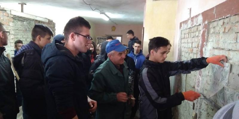 З метою популяризації робітничих професій, запровадження нових форм профорієнтаційної роботи та сприянню свідомому вибору професій серед учнівської молоді, 16 березня 2018 року у Вищому професійному училищі № 34 м. Виноградів відбувся профорієнтаційний вернісаж на тему: «Робітнича професія – крок до успіху».