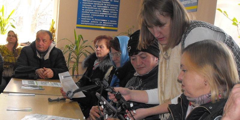 Днями, в приміщенні Хустської міськрайонної філії Закарпатського обласного центру зайнятості відбулася Презентація товариства «Берег-кабель ГМБХ», яке планує невдовзі відкрити в Хусті нові виробничі робочі цехи. Мета заходу – надати вичерпну інформацію для клієнтів служби зайнятості про можливості працевлаштування та актуальні вакансії підприємства.