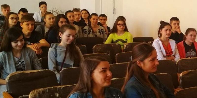 У рамках профорієнтаційних заходів, фахівці Хустського міськрайонного центру зайнятості провели зустріч з учнями 9-10 класів Копашнівської загальноосвітньої школи з метою інформування про найбільш популярні професії району та області, а також з професії майбутнього.