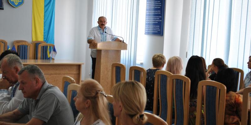 Сьогодні, у День Державного Прапора та напередодні святкування Дня Незалежності України у Закарпатському обласному центрі зайнятості пройшли урочисті збори працівників.