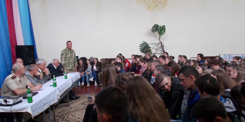 24 квітня 2018 року фахівці Тячівського районного центру зайнятості спільно з роботодавцями та навчальними закладами району, в приміщенні Вільхівської загальноосвітньої школи І-ІІІ ст., провели Ярмарок кар’єри для учнів 8-10 класів Вільхівської об’єднаної громади.