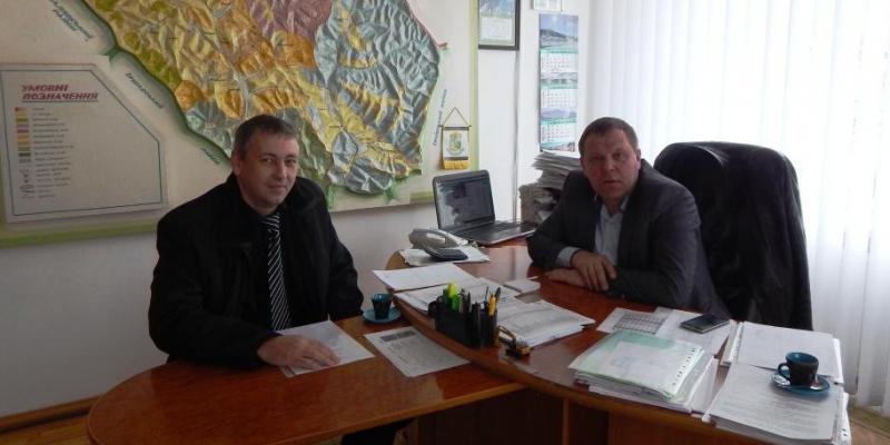На початку місяця директор Міжгірського районного центру зайнятості Ігор Казибрід провів робочі зустрічі з керівниками головних лісогосподарських підприємств щодо координації спільної роботи в напрямку оперативного заповнення запланованих тимчасових робочих місць персоналом.