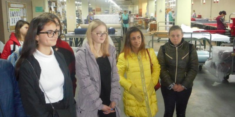 8 листопада, на швейне підприємство ПАТ «МТФ Мрія», що в Мукачеві, завітала учнівська молодь, яка навчається за професією швачка в Мукачівському центрі професійно-технічної освіти. Професіографічну екскурсію для них організували фахівці Мукачівського міськрайонного центру зайнятості разом з майстрами училища.