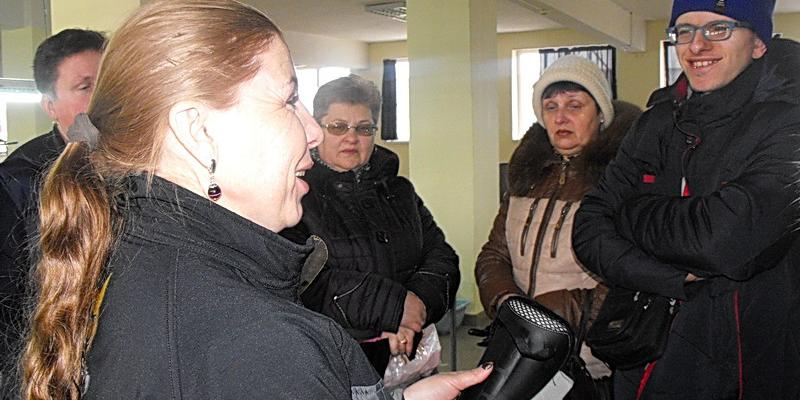 На початку березня, за сприяння фахівців Хустського міськрайонного центру зайнятості для безробітних організовано та проведено День відкритих дверей на виробництві ТзОВ «Хуст Шуз».