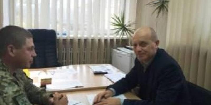 Днями відбулася робоча зустріч директора Мукачівського районного центру зайнятості Романа Мельничука із заступником начальника окремого Регіонального центру укомплектування Державної прикордонної служби майором Олексієм Маніком.