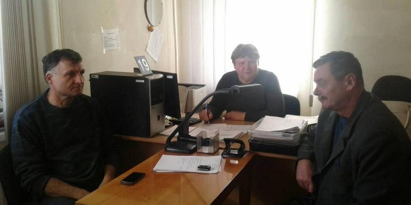 5 листопада 2018 року відбулася робоча зустріч керівника ТОВ «Швейник груп» Віктора Бабелюка з директором Воловецької районної філії Закарпатського обласного центру зайнятості Іваном Ряшко та заступником директора - начальником відділу надання соціальних послуг Марією Годзінець, на якій обговорено питання укомплектування вакансій швачка у новоствореному швейному цеху смт. Воловець.