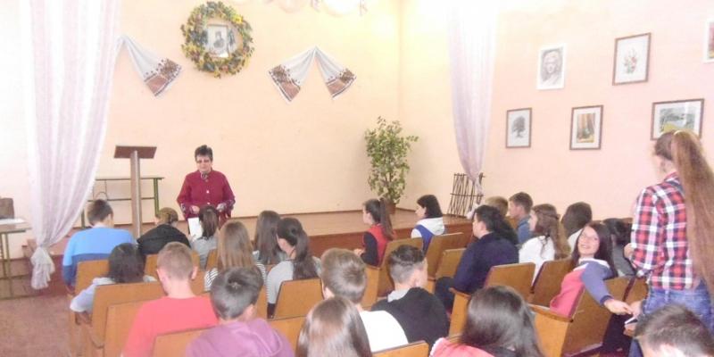 25 квітня 2018 року, фахівці Воловецького районного центру зайнятості провели у Верхньоворітській загальноосвітній школі І-ІІІ ступенів профорієнтаційний урок на тему: «Мій вибір – моє майбутнє». Участь у заході взяли 40 учнів 9-11 класів та педагогічні працівники.