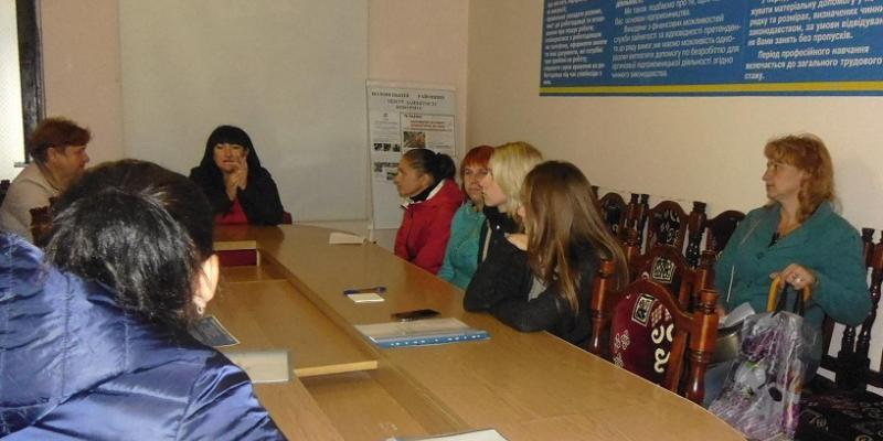 24 вересня 2018 року у Воловецькій районній філії Закарпатського обласного центру зайнятості пройшла презентація роботодавця на замовлення приватного підприємця Романової Тетяни Андріївни, власниці кафе «Coffee House», з метою укомплектування актуальних вакансій бармена та офіціанта. У заході взяли участь 11 безробітних.