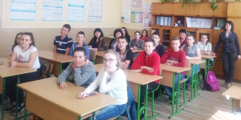 Фахівець з профорієнтації Свалявської районної філії Закарпатського обласного центру зайнятості Ірина Галас, провівши презентацію робітничих професії в Солочинській загальноосвітній школі І-ІІ ступенів розповіла учням, що потрібно знати щоб не повторити подібних помилок.