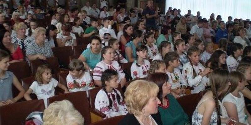 1 червня у Міжнародний день захисту дітей, спеціалістами Великоберезнянської районної філії Закарпатського обласного центру зайнятості проведено Виїзну акцію для учнівської молоді, участь в якій взяли 60 осіб.