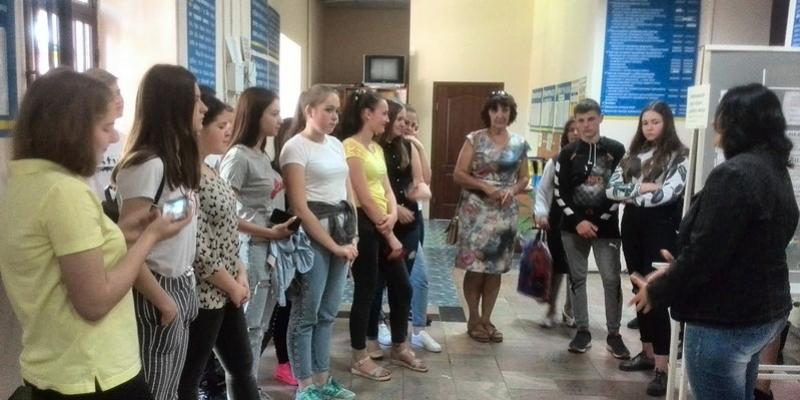 7 травня, в приміщенні Хустського міськрайонного центру зайнятості проведено профінформаційний груповий захід для учнів 9-го класу Хустської гімназії-інтернату на тему: «Свідомий вибір майбутньої професії. Умови та можливості професійного навчання за направленням служби зайнятості».