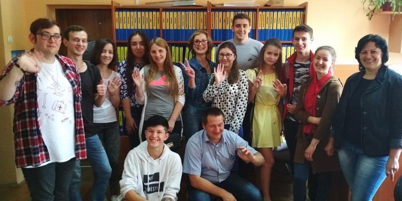 Державна служба зайнятості - допомагає, навчає, консультує та сприяє у пошуку роботи. З цією метою, 23 травня, і звернулись до Хустського центру зайнятості студенти Карпатського інституту підприємництва, які навчаються на факультеті «соціальна робота».
