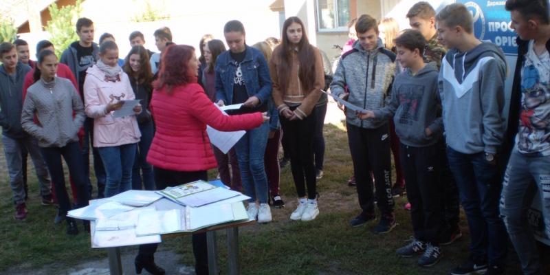 12 жовтня цього року, спеціалісти Берегівської міськрайонної філії Закарпатського обласного центру зайнятості провели вже останні в цьому році виїзні акції з використанням мобільного центру професійної орієнтації, які відбулися у селах Нижні Ремета, Косонь та селищі міського типу Батьово.