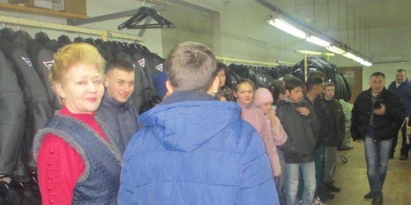 З метою популяризації робітничих професій, сприяння свідомому вибору професії та вирішення проблем зайнятості населення Іршавським районним центром зайнятості проводяться професіографічні екскурсії на підприємства, які мають потребу у кваліфікованих кадрах. Так, 21 березня 2018 року фахівці центру зайнятості організували та провели професіографічну екскурсію для випускників Ільницької загальноосвітньої школи-інтернату на ТзОВ «А.М. Ітро».
